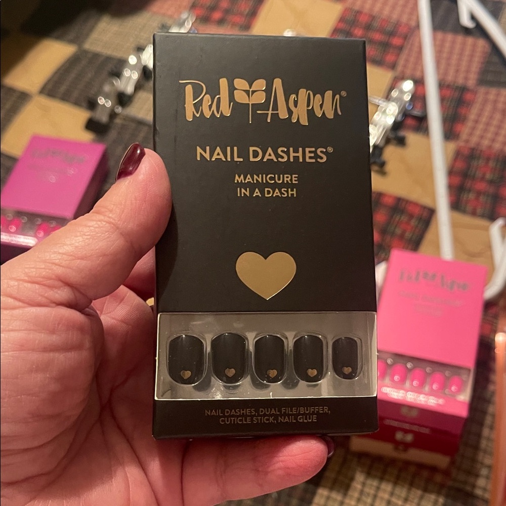 Red Aspen Black Nail Dashes